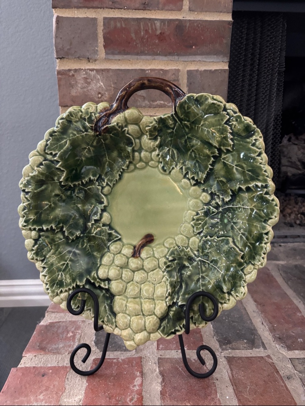 CALDAS Majolica Portugal GRAPE Leaf Shaped Serving Dish vintage 1970’s